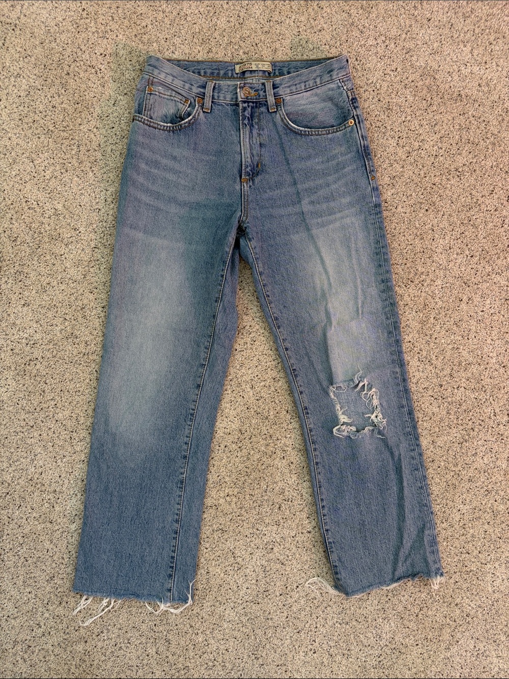Zara Washed Blue Relaxed Fit Jeans with Distressed Knee